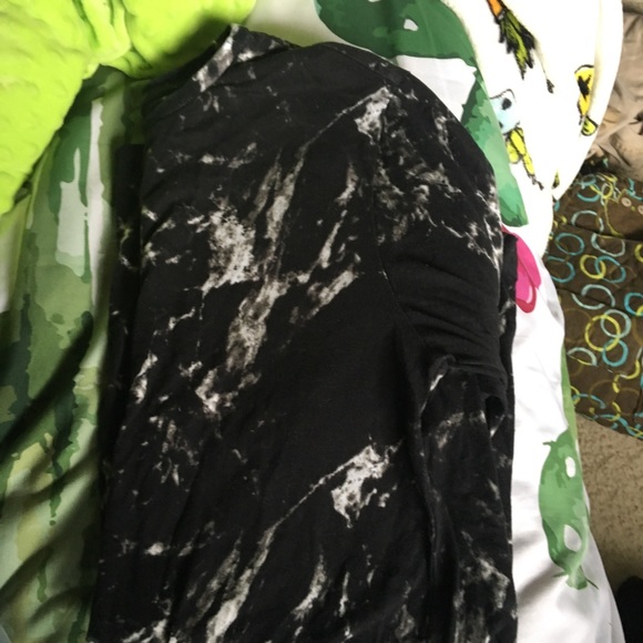 Long sleeve pacsun marble scalloped tee - Picture 2 of 3